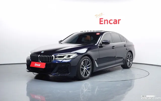 BMW 5 Series (G30) 520i M — миниатюра 1
