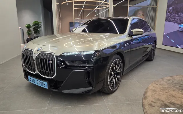 BMW i7 (G70) M70 xDrive — миниатюра 1