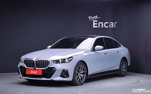 BMW 5 Series (G60) 523d xDrive M — миниатюра 1