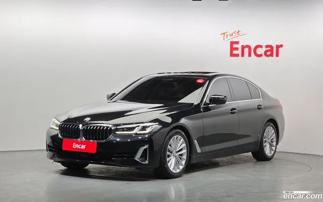 BMW 5 Series (G30) 520i — миниатюра 1