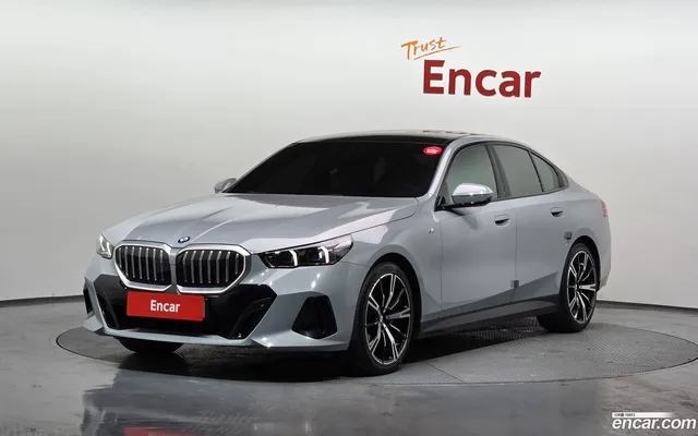 BMW 5 Series (G60) 530i xDrive M — миниатюра 1