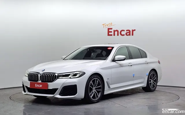 BMW 5 Series (G30) 520i M — миниатюра 1