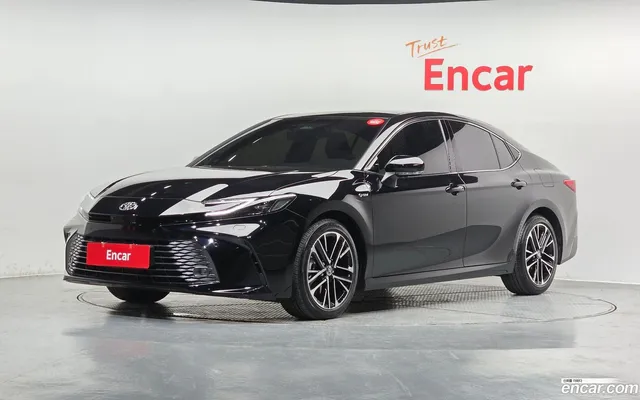 Toyota (XV80) 2.5 XLE — миниатюра 1