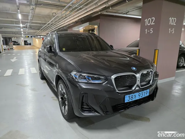BMW iX3 M — миниатюра 1