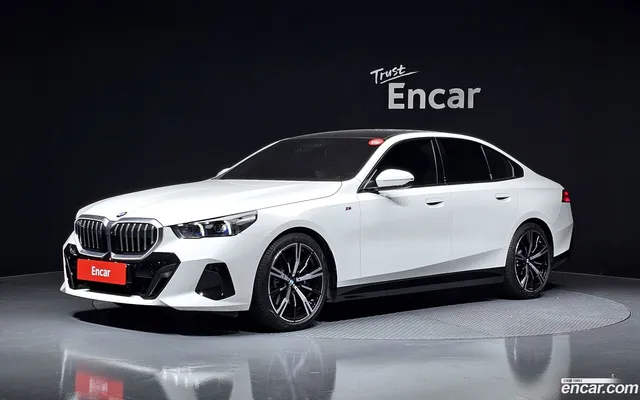 BMW 5 Series (G60) 530i xDrive M — миниатюра 1