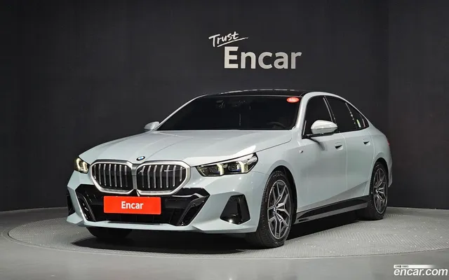 BMW 5 Series (G60) 523d M — миниатюра 1