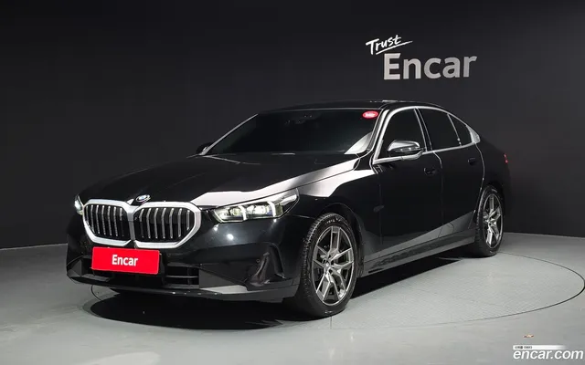 BMW 5 Series (G60) 530i xDrive — миниатюра 1