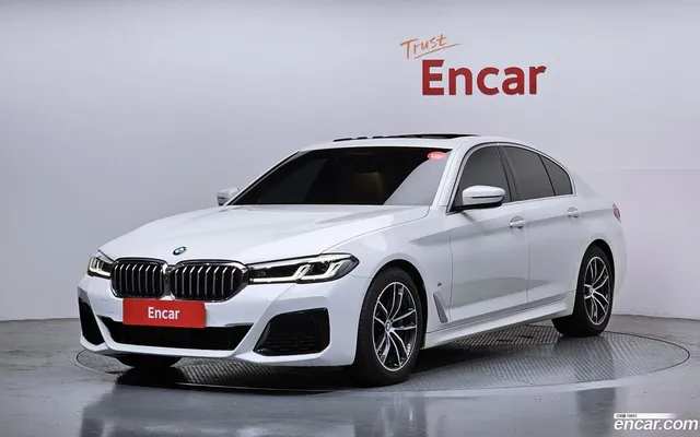 BMW 5 Series (G30) 520i M — миниатюра 1