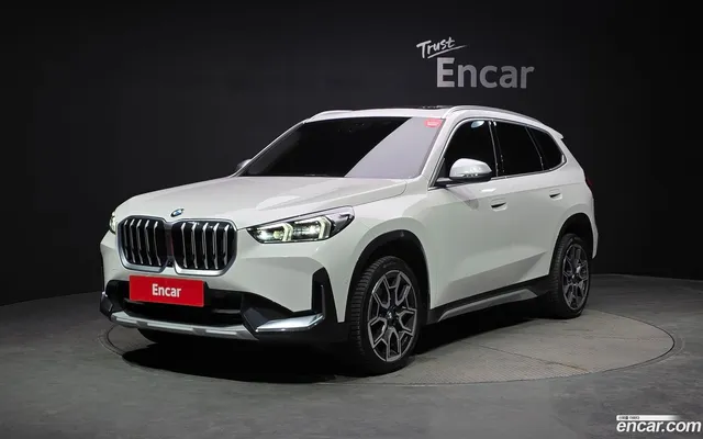 BMW X1 (U11) xDrive 20i xLine — миниатюра 1