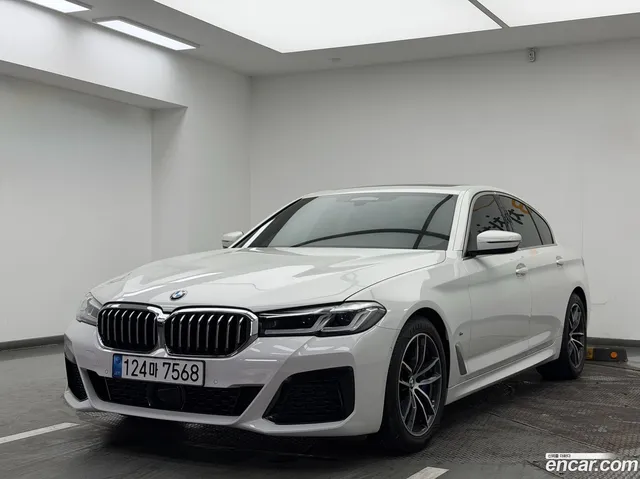 BMW 5 Series (G30) 520i M — миниатюра 1