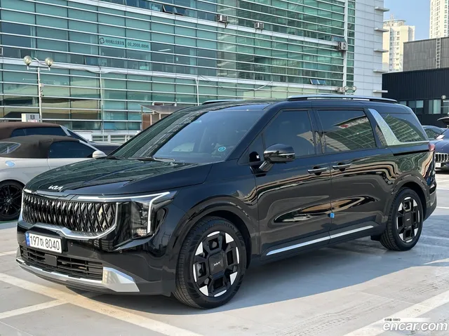 Kia Carnival 7 — миниатюра 1