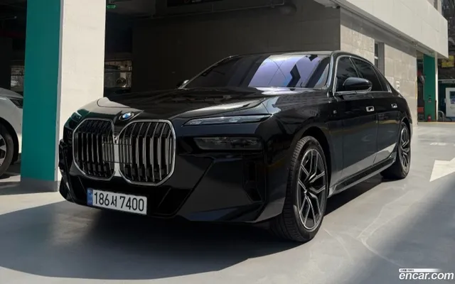 BMW 7 Series (G70) 740d xDrive M — миниатюра 1