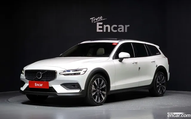 Volvo V60 2 B5 AWD — миниатюра 1