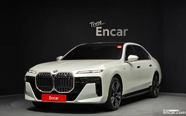 BMW i7 (G70) xDrive 60 M — миниатюра 1