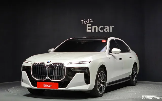 BMW 7 Series (G70) 740i xDrive M — миниатюра 1