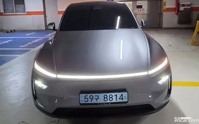 Tesla Model Y AWD — миниатюра 1