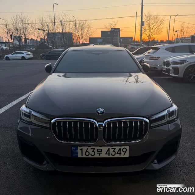 BMW 5 Series (G30) 520i M — миниатюра 1