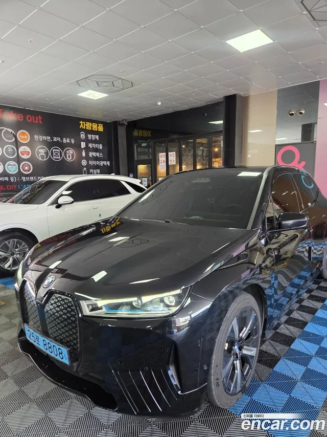 BMW iX xDrive50 — миниатюра 1