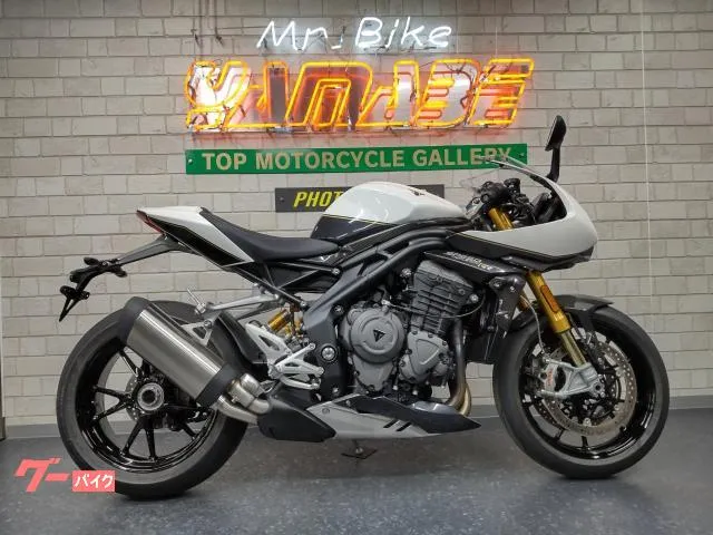 TRIUMPH 1200RR 2023 — миниатюра 1