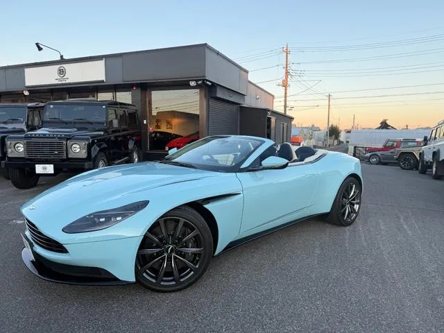 Aston Martin DB11 — миниатюра 1