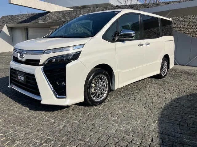 Toyota VOXY HYBRID ZS KIRAMEKI II — миниатюра 1