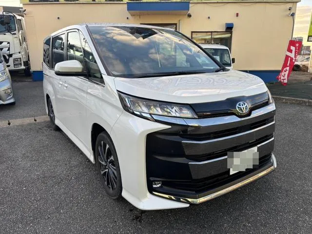 Toyota NOAH HYBRID S-Z — миниатюра 1
