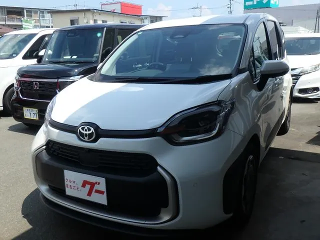 Toyota SIENTA Z — миниатюра 1