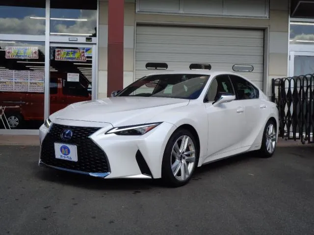 Lexus IS IS300H — миниатюра 1