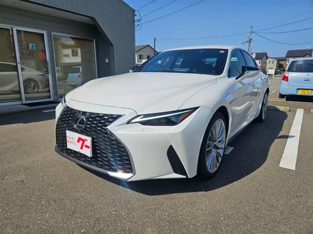 Lexus IS IS300H — миниатюра 1