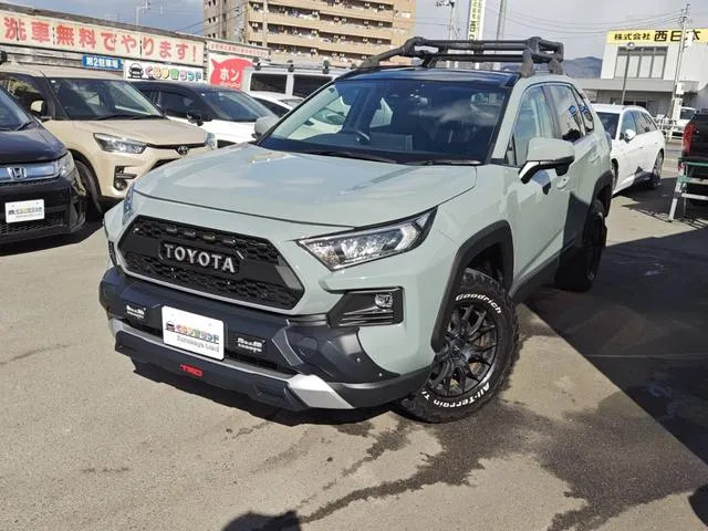 Toyota RAV4 ADVENTURE — миниатюра 1