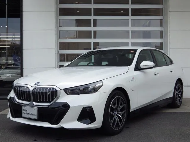 BMW i5 E DRIVE 40 M-SPORT — миниатюра 1