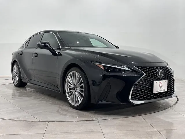 Lexus IS IS300H VERSION L — миниатюра 1