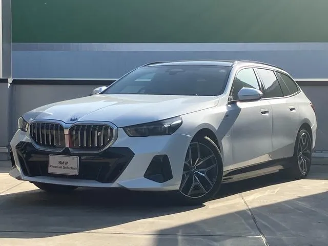 BMW i5 E DRIVE 40 TOURING M-SPORT — миниатюра 1