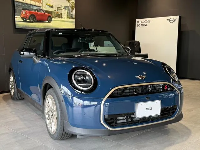 MINI MINI COOPER S CONVERTIBLE FAVOURED TRIM — миниатюра 1