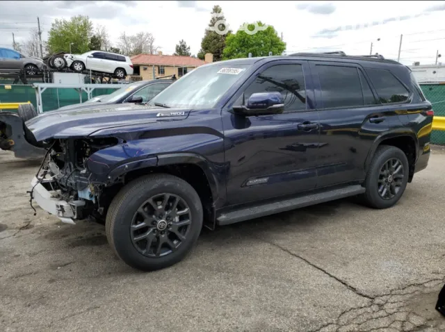 Toyota Sequoia — миниатюра 1