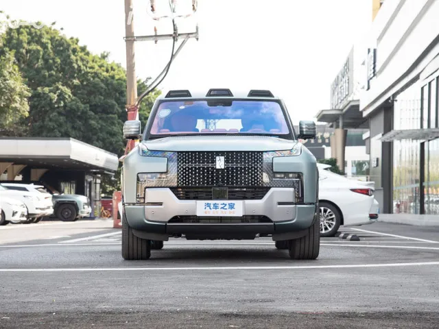 BYD Yangwang U8 — миниатюра 1