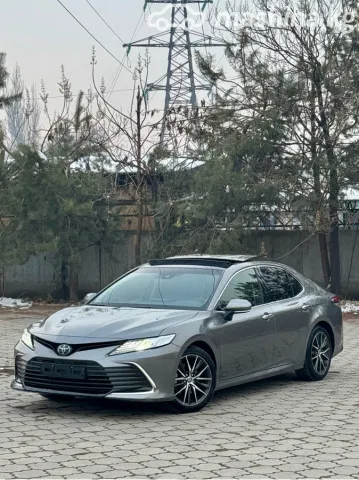 Toyota Camry — миниатюра 1