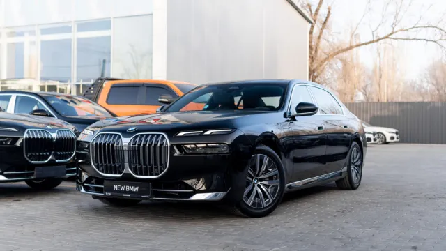 BMW 7 серии — миниатюра 1