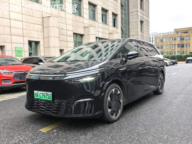 XPeng X9 — миниатюра 1