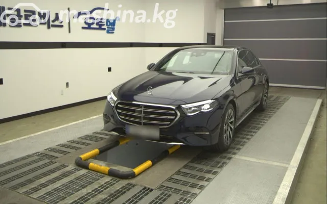 Mercedes-Benz E-Класс — миниатюра 1