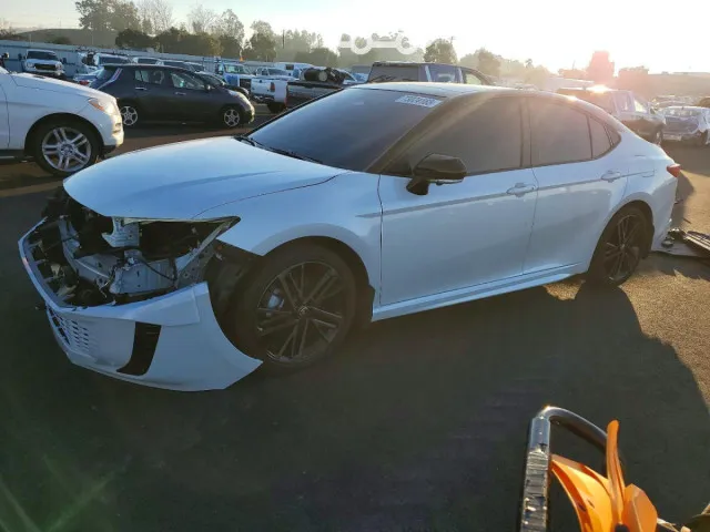 Toyota Camry — миниатюра 1