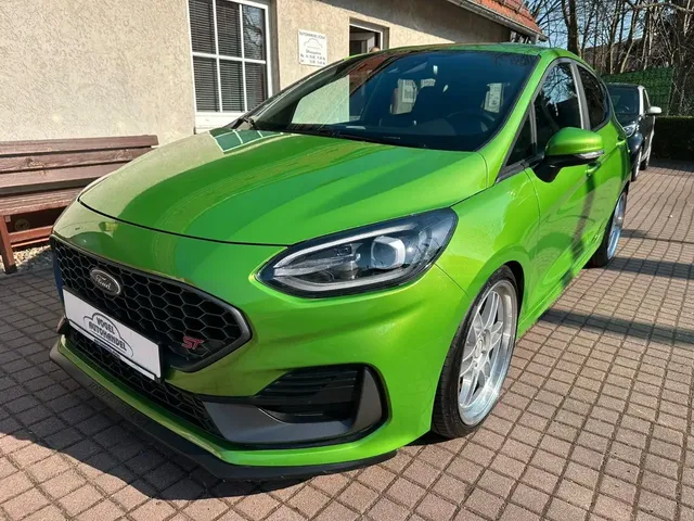 Ford Fiesta ST*LED*NAVI*SITZ+LENKR.HZG*RECARO* — миниатюра 1