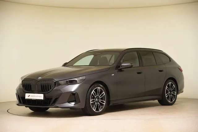 BMW 520 d xDrive Touring M Sport Pro ACC Pano LED B&W — миниатюра 1
