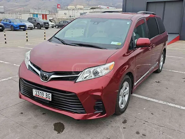 Toyota Toyota Sienna — миниатюра 1