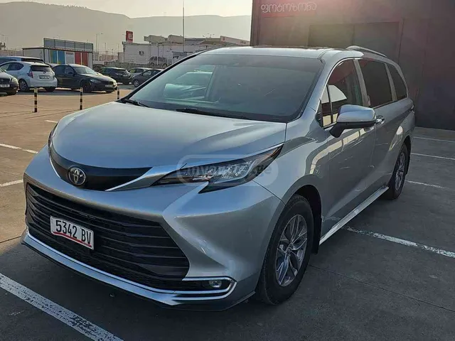 Toyota Toyota Sienna — миниатюра 1