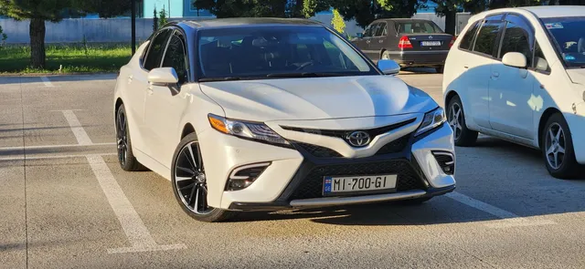 Toyota L 4dr Front-Wheel Drive Sedan — миниатюра 1