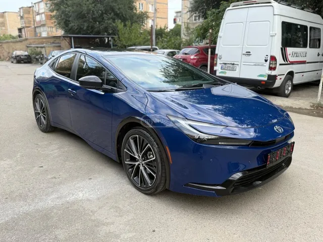 Toyota LE 5dr Front-Wheel Drive Hatch — миниатюра 1