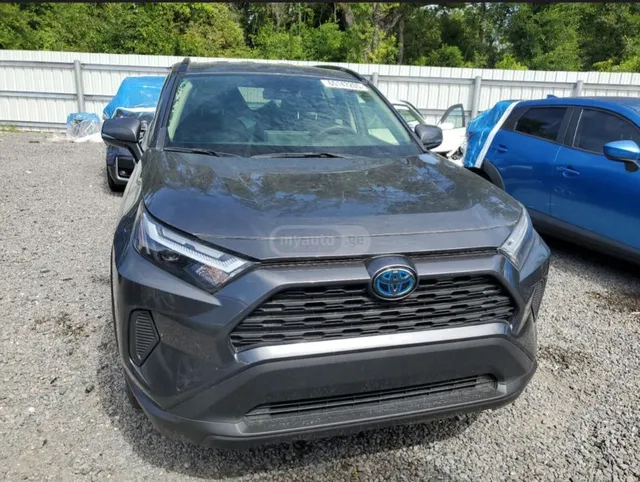 Toyota LE 4dr All-Wheel Drive Automat — миниатюра 1