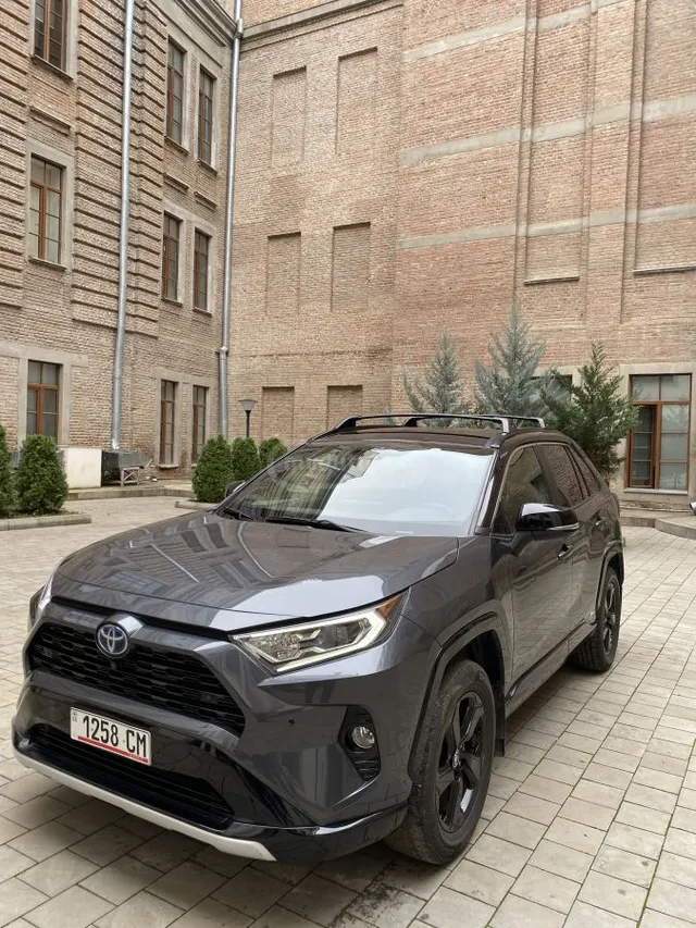 Toyota XSE 4dr All-Wheel Drive CVT — миниатюра 1