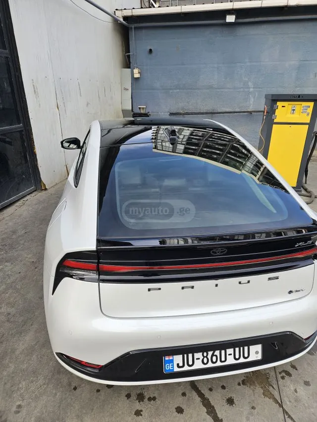 Toyota XLE 5dr Front-Wheel Drive Hatc — миниатюра 1